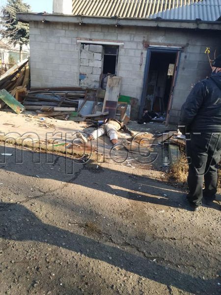 В Мариуполе труп мужчины пролежал в заброшенном доме около месяца