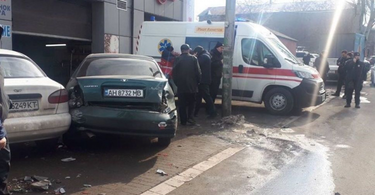 Масштабное ДТП: в Мариуполе столкнулись сразу пять машин (ФОТО)