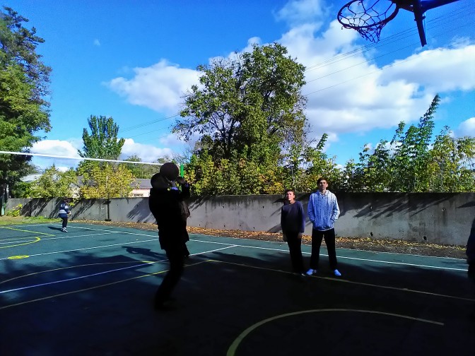 Городской голова Мариуполя сыграл в баскетбол в новом Центре поддержки семьи (ФОТО)