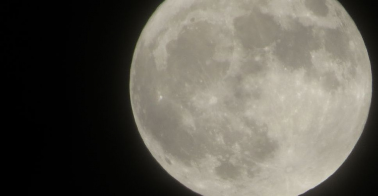 Суперлуние. Мариупольцы увидели Луну, подошедшую к Земле максимально близко (ФОТО)