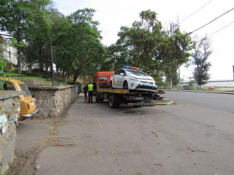 В Мариуполе полицейская машина попала в аварию (ФОТО)