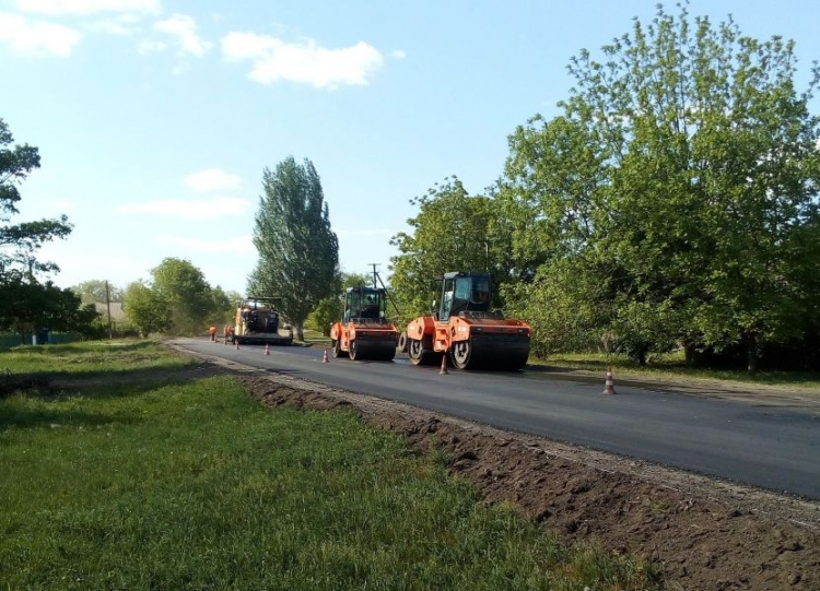 Под Мариуполем возобновили ремонт «дороги жизни» на Запорожье (ФОТО)