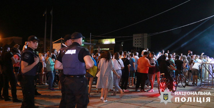 В День независимости в Мариуполе не допустили нарушений правопорядка (ФОТО)