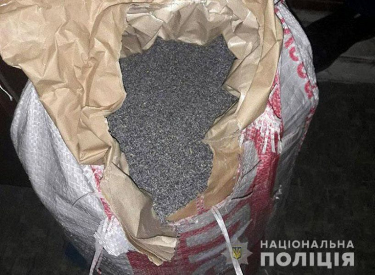Полицейские Донецкой области накрыли группировки, изъяв наркотиков на 2 млн гривен (ФОТО)