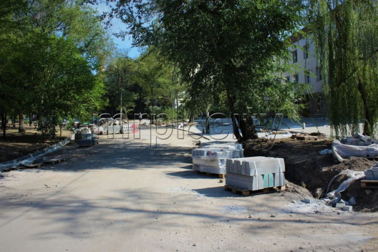 Проспект Строителей в Мариуполе капитально ремонтируют: проезжую часть перекроют на месяц