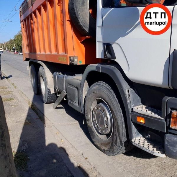 В Мариуполе автомобиль «Тойота» столкнулся с самосвалом