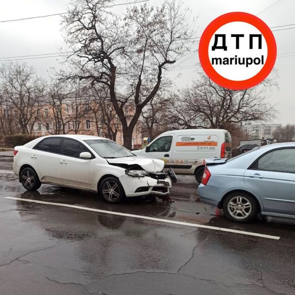 В ДТП с двумя «Kia Cerato» пострадали пешеход и пассажир в Мариуполе