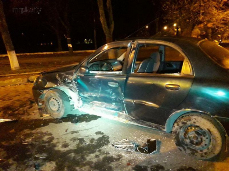 Вечернее ДТП в Мариуполе: столкнулись два «Daewoo», девушка-водитель в больнице (ФОТО)