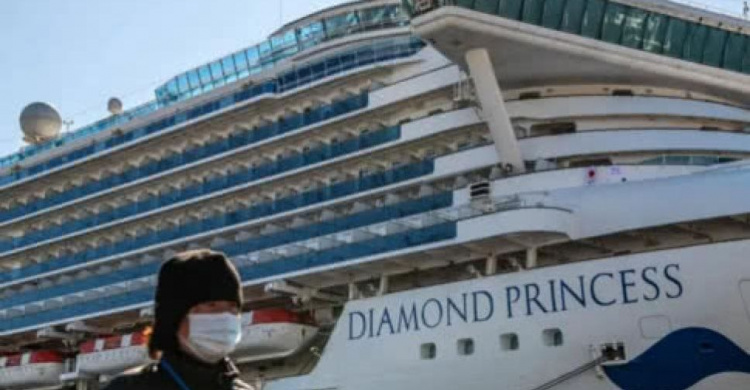 Коронавирус: с карантинного лайнера Diamond Princess сошли первые пассажиры