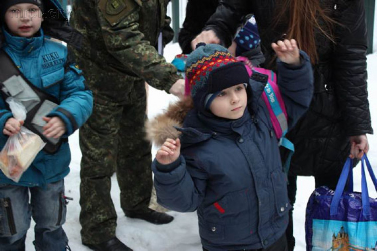 Донетчина. Производится эвакуация жителей обстреливаемой Авдеевки в Мариуполь (ФОТО)