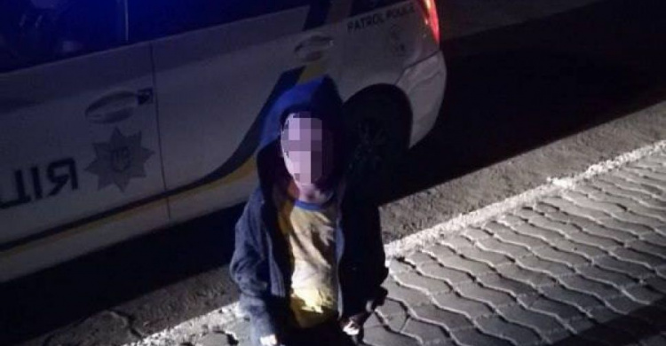 В Мариуполе 12-летний мальчик потерял 3-летнего брата: ребенка нашли патрульные (ФОТО)