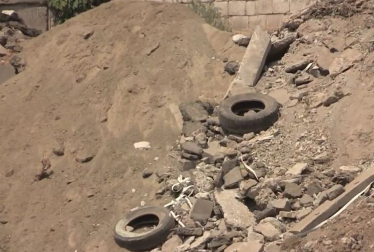 Кто и зачем свозит строительный мусор в Зинцевую Балку в Мариуполе (ФОТО)