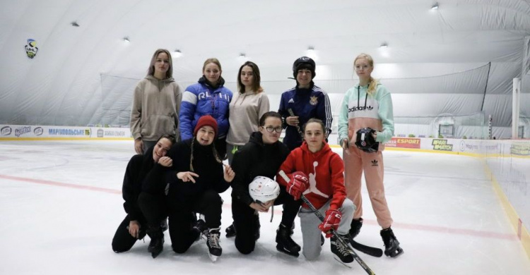 Первая женская хоккейная команда Мариуполя вышла на лед