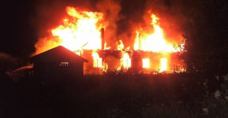 В Мариуполе при пожаре пострадал местный житель