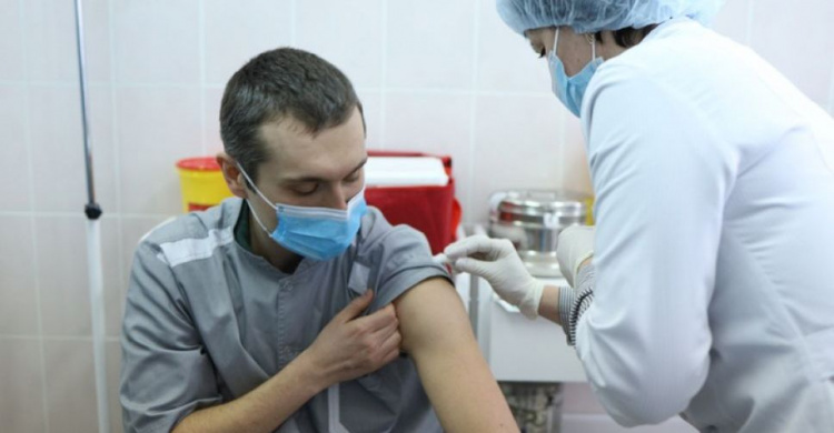 В Украине зафиксировали еще 6,6 тысяч случаев COVID-19. Вакцинация продолжается