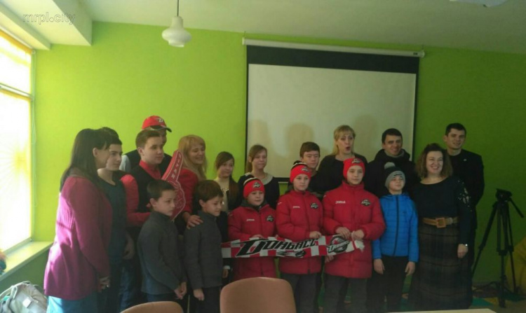 ХК «Донбасс» поздравил с Днем святого Николая мариупольских школьников (ФОТО)