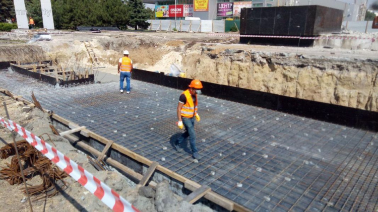 Реконструкция площади Свободы: когда в Мариуполе откроют фонтан за 24 млн грн (ФОТО)