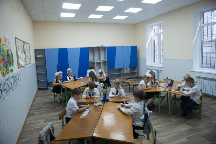 Металлурги помогли обновить мариупольские школы на сумму порядка миллиона гривен (ФОТО)