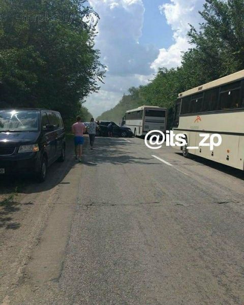 В автобусах ехали дети: кортеж Зеленского попал в ДТП (ФОТО)