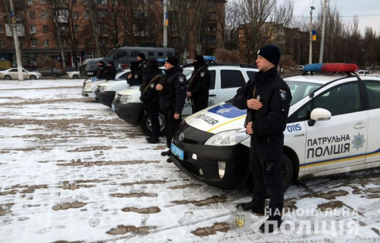 На Донетчине в новогоднюю ночь несколько тысяч полицейских обеспечат безопасность жителей (ФОТО)