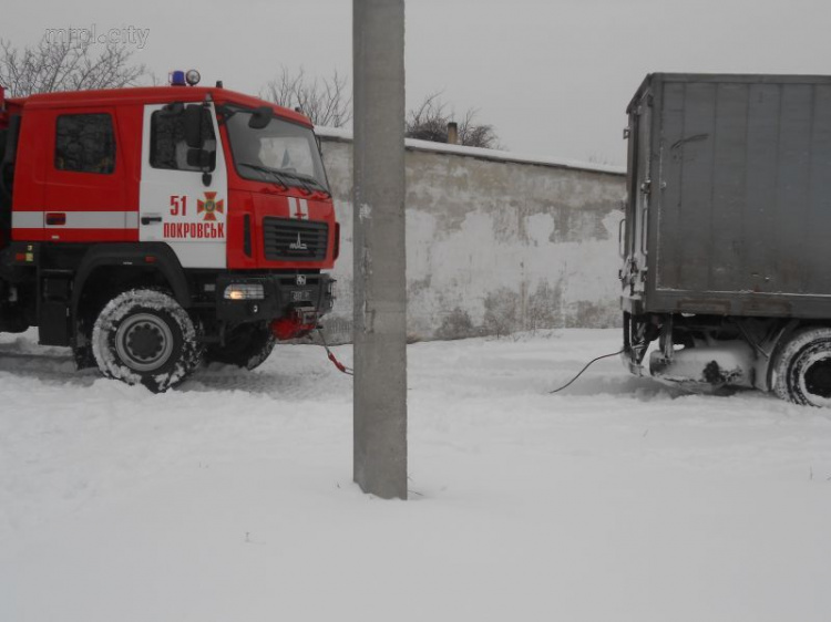 На Донетчине в снежном плену оказались три «скорые» и два автобуса (ФОТО)