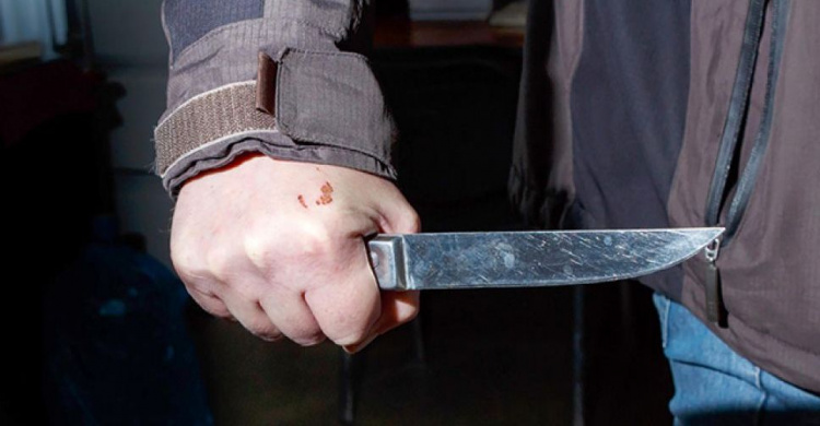 В центре Мариуполя подростка ранили ножом (ДОПОЛНЕНО)