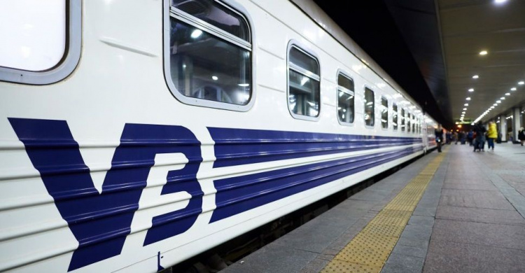 Сход вагонов: мариупольские поезда могут задержаться на полтора часа