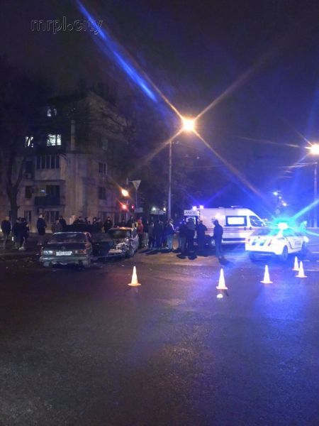 Лобовое столкновение и машина «всмятку»: в Мариуполе произошла авария (ФОТО+ВИДЕО)