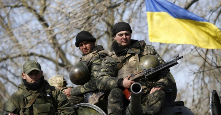 Двое украинских военных подорвались на мине в Донбассе