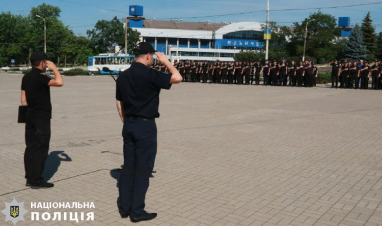 В праздничном Мариуполе будут работать усиленные патрули (ФОТО)