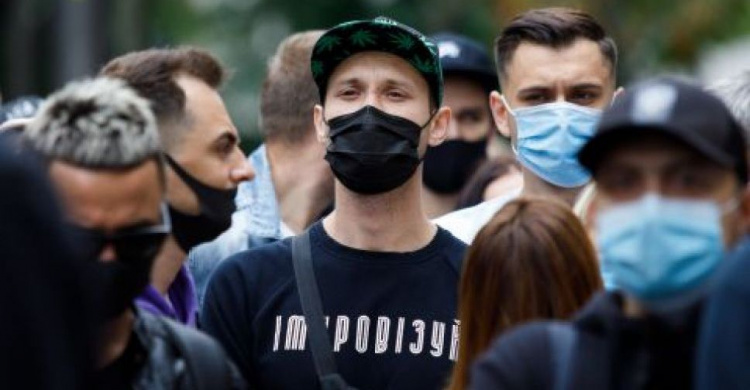 Число жертв коронавируса в Украине превысило 44 тысячи