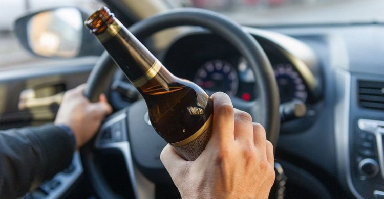Пьяные за рулем в Мариуполе получили почти 900 протоколов