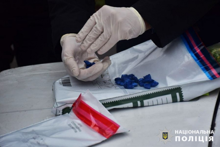 Военнослужащий распространял наркотики в Мариуполе