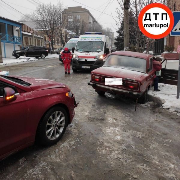 На мариупольской дороге мужчина травмировал голову в результате ДТП