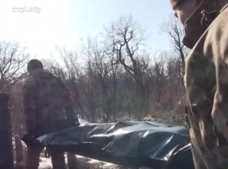 ВСУ на Донбассе передали тела погибших россиян на неподконтрольную территорию (ВИДЕО)