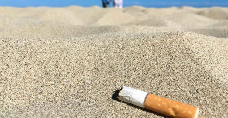 Пляжи Мариуполя от мусора и окурков будет убирать спецмашина 
