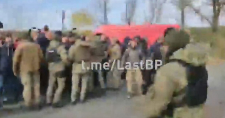 Между ветеранами АТО и полицейскими произошло столкновение в Донбассе. Полиция открыла огонь (ФОТО+ВИДЕО)