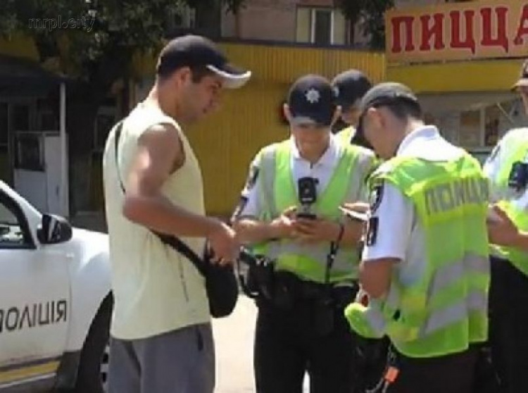 В Мариуполе операция «Пешеход»: полицейские предупреждают и штрафуют нарушителей (ФОТО)