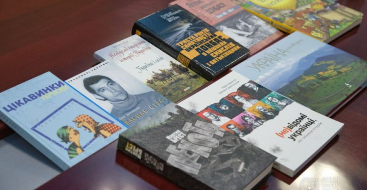 Донетчине подарили более 3000 книг на украинском и английском