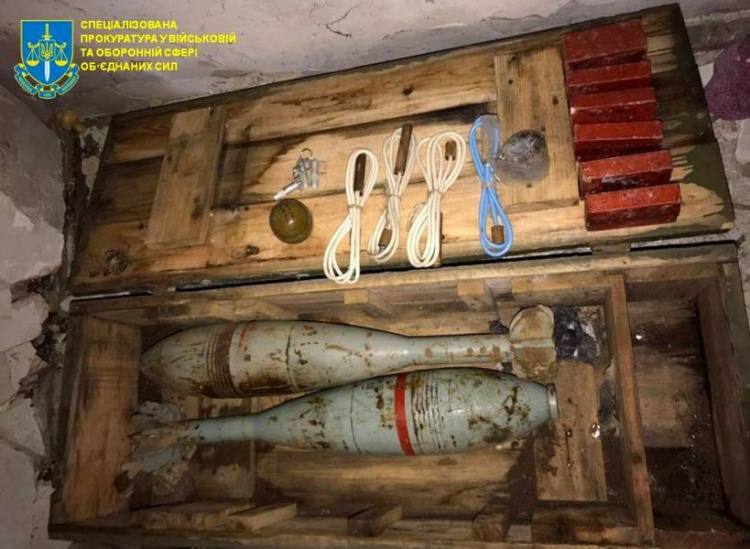 Артиллерийские мины и тротиловые шашки: на Донетчине выясняют происхождение схрона боеприпасов
