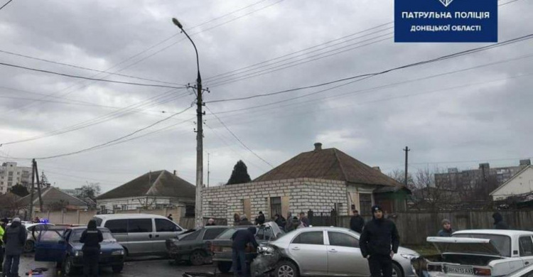 В Мариуполе пьяный водитель протаранил 6 машин и мотоцикл (ФОТО)