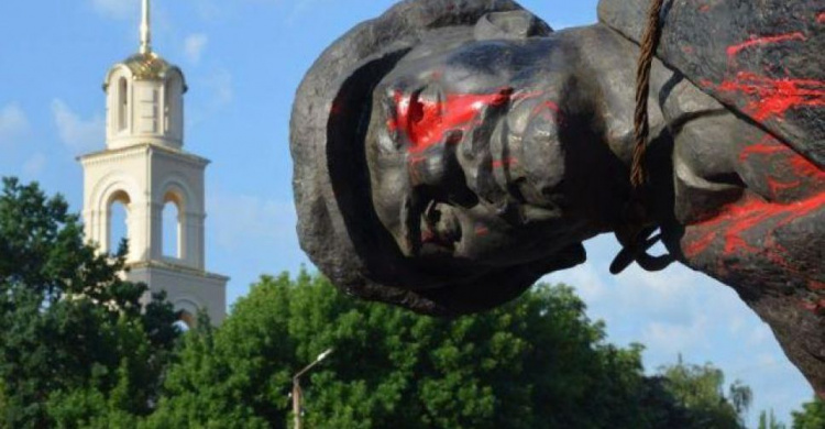 На Донетчине хотят переплавить свергнутого Ленина на другие скульптуры