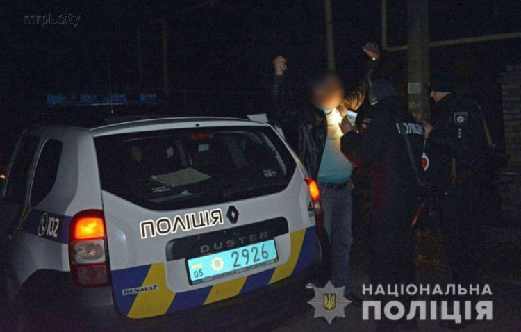 Под Мариуполем пьяный водитель за 10 минут задавил женщину и травмировал мужчину (ФОТО)
