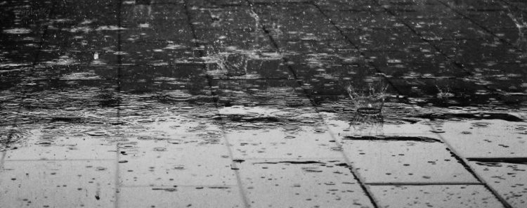 Мариуполь заливает ливень с градом (ФОТО+ВИДЕО)