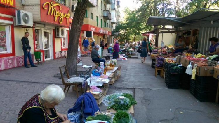 В Мариуполе снесут два десятка МАФов и очистят от торговцев участок по ул. Блажевича