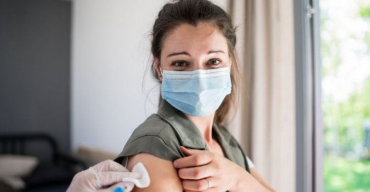 В Украине вакцинированные получат «привилегии». На лето в стране ослабят карантин (ДОПОЛНЕНО)