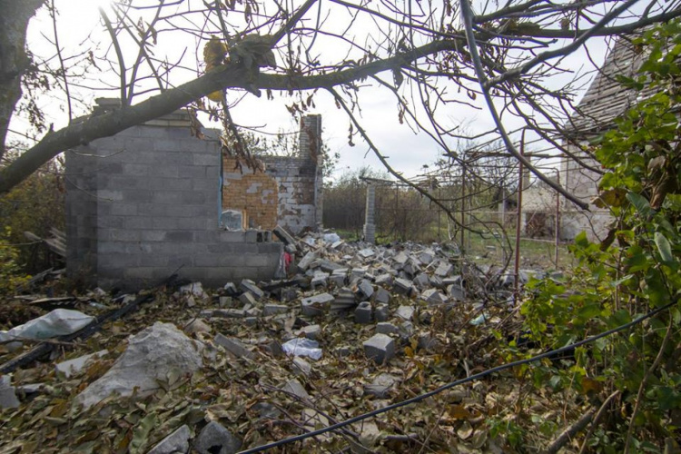 Около пяти часов артиллерия противника уничтожала поселок под Мариуполем (ФОТО)