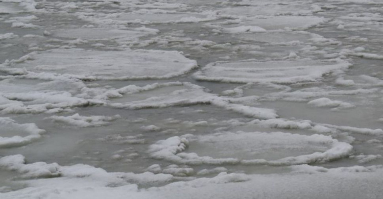 В замерзающем море под Мариуполем исчезли три рыбака в «Тунце» (ФОТО)