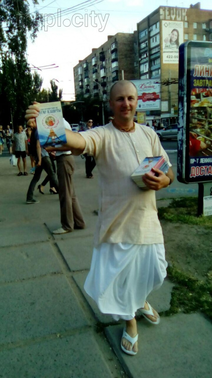 В центре Мариуполя предлагают путешествие на другие планеты (ФОТО+ВИДЕО)