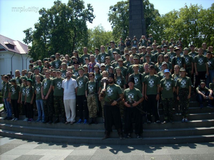 Мариупольские школьники стали единственной командой Донетчины на всеукраинских военно-патриотических сборах (ФОТО)